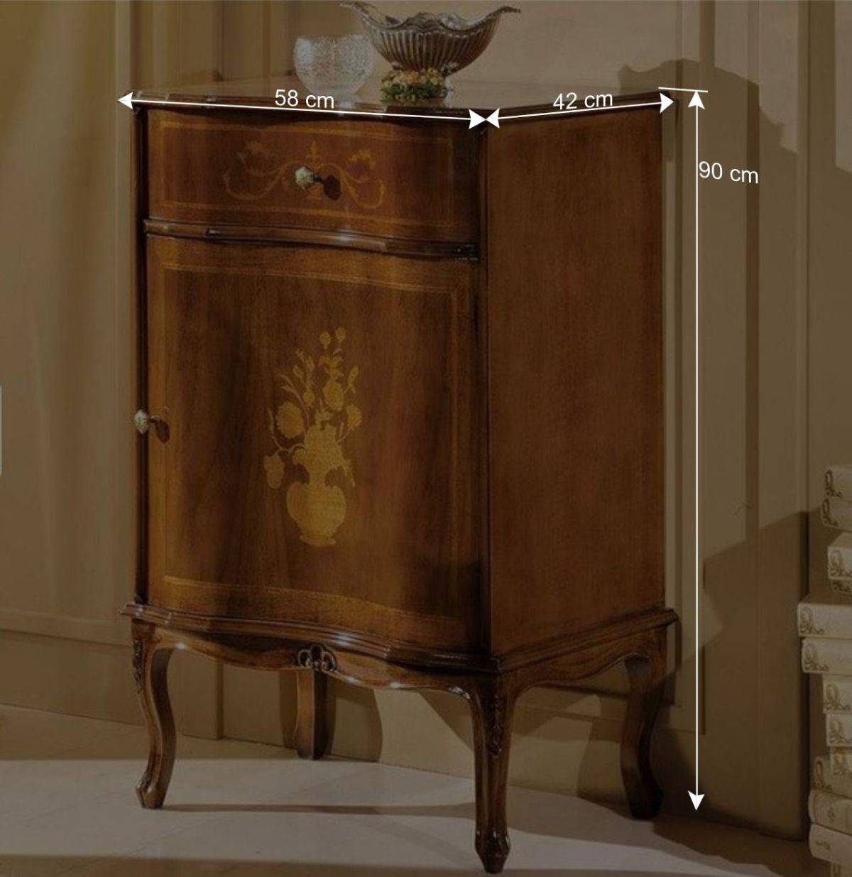 Italienische Kleinkommode im Barockstil Venerdina in Nussbaum Braun