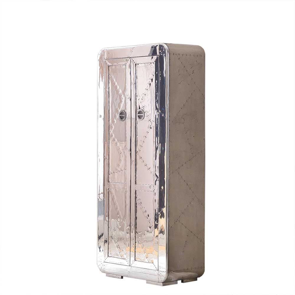 Eleganter Dielenschrank aus Aluminium mit zwei Türen und markanter Nietenoptik – Pilot