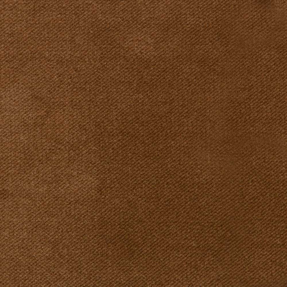 Detailaufnahme der feinen, weichen Textur des honigfarbenen Samtbezugs des Sofas – Saguan