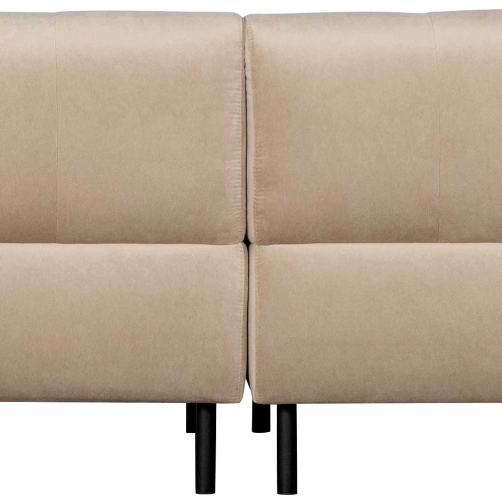 Nähte und schwarze Beine des Samt Ecksofas von hinten gesehen – Montreneva