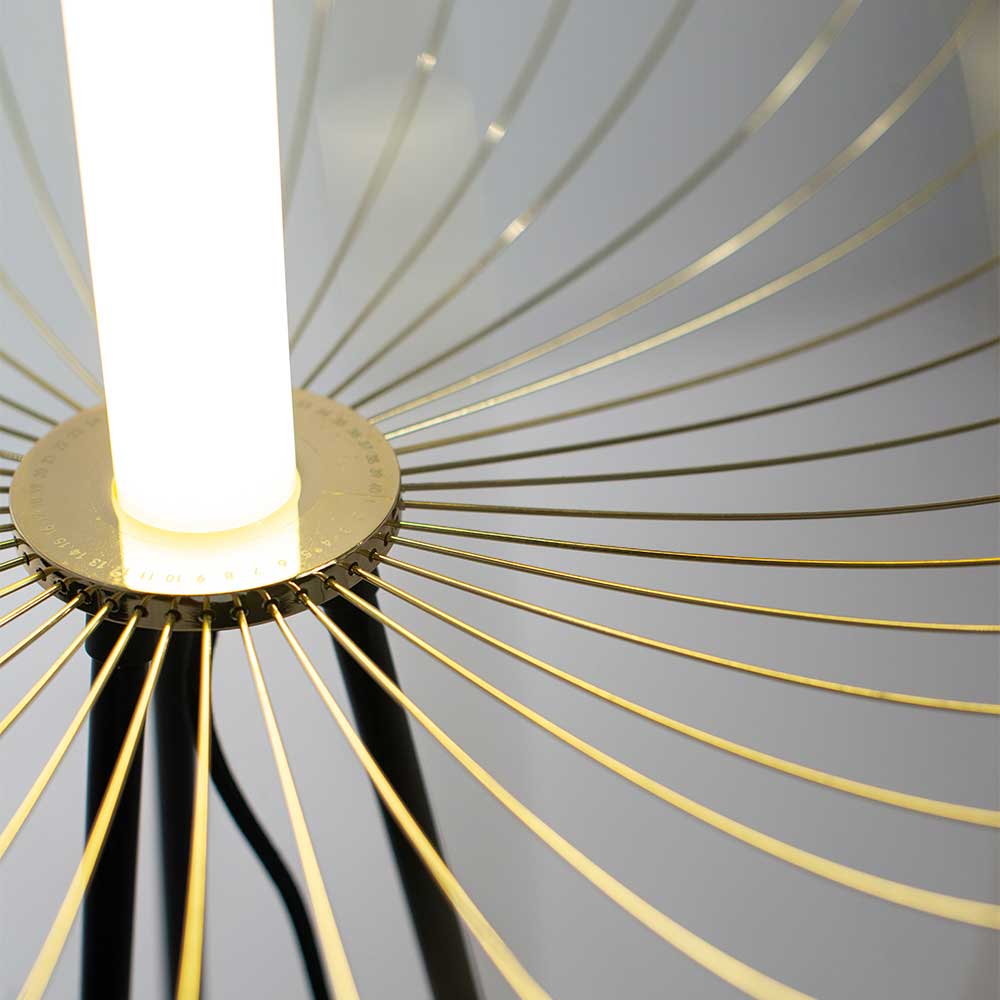 LED Standleuchte in Messingfarben - Poro