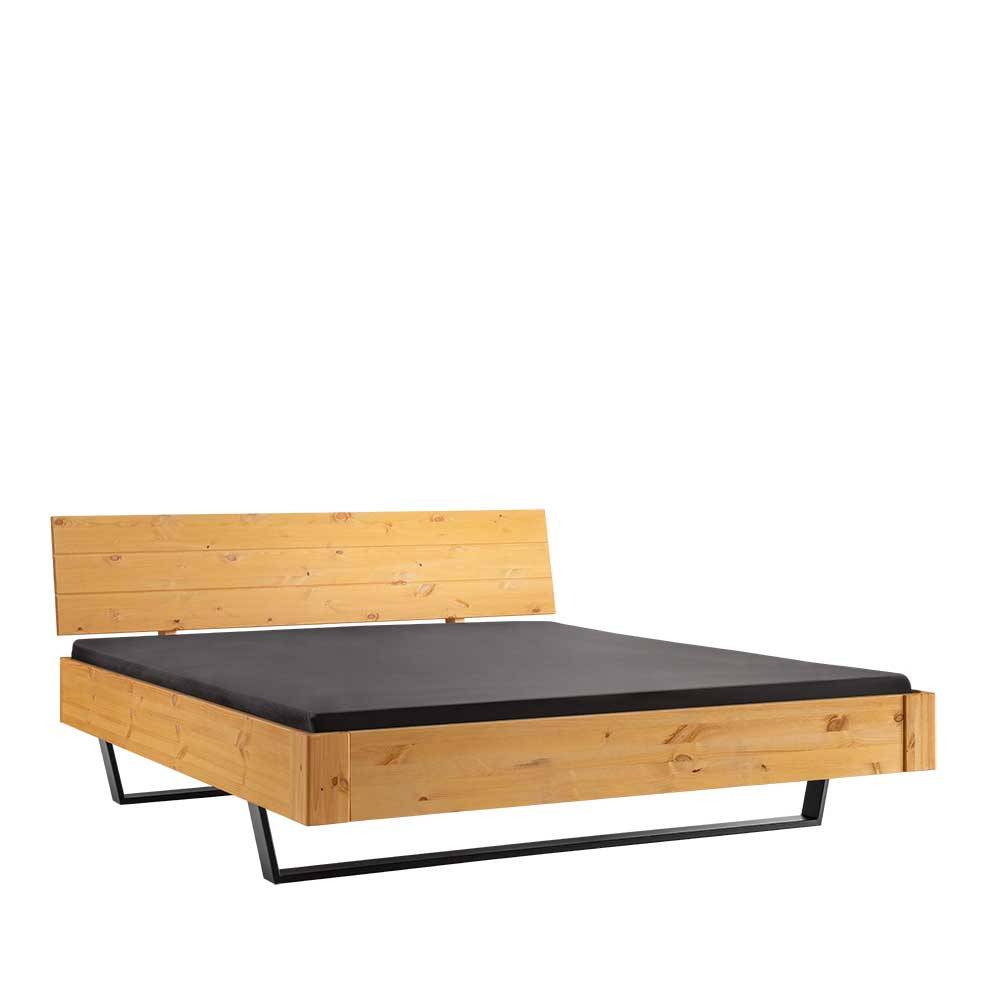 Modernes Holzbett aus Kiefer Massivholz mit schwarzem Matratzenbezug und stabilen Metallf\u00fc\u00dfen \u2013 Newston