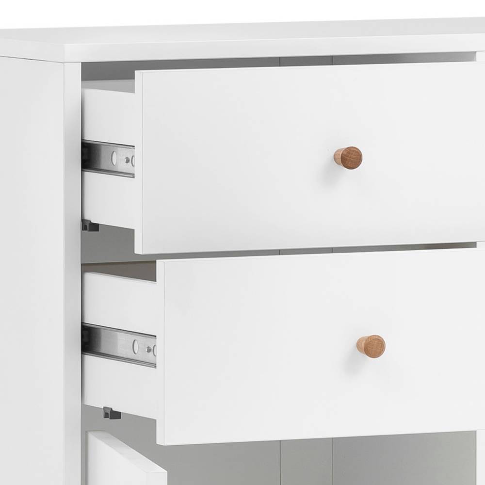 Geöffnete Schubladen des weißen Bad Highboards mit runden Holzgriffen und Auszügen – Anuta