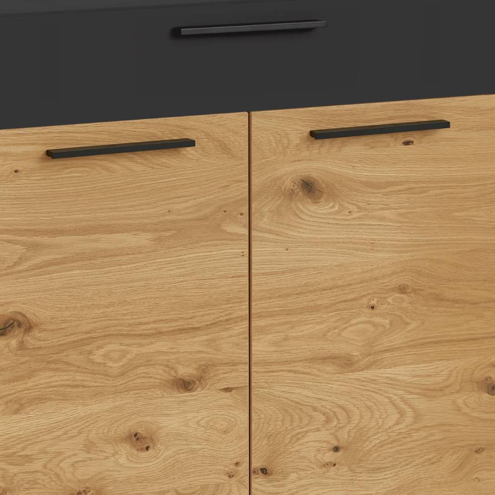 Schuhschrank mit schwarzer Front und Eiche-Holzoptik-Türen, ausgestattet mit modernen Metallgriffen – Lavenci