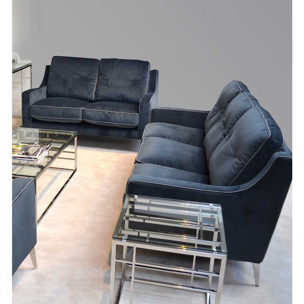Elegante Sitzgruppe mit 2er und 3er Samtsofa in Blau, perfekt für moderne Wohnzimmer – Sesedra