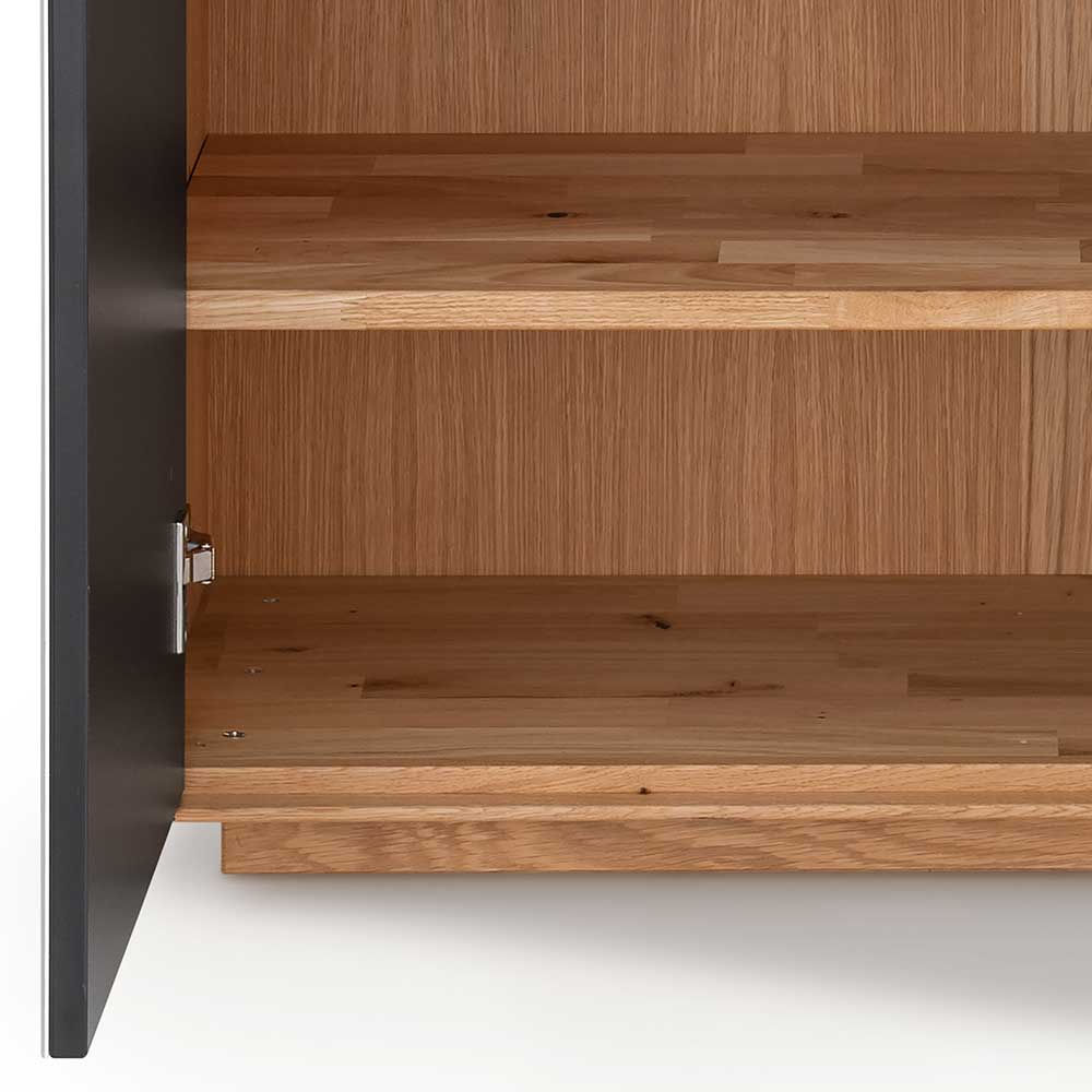 Innenansicht des Schuhregals mit Asteiche Holzboden und Scharnierdetails – Zonga