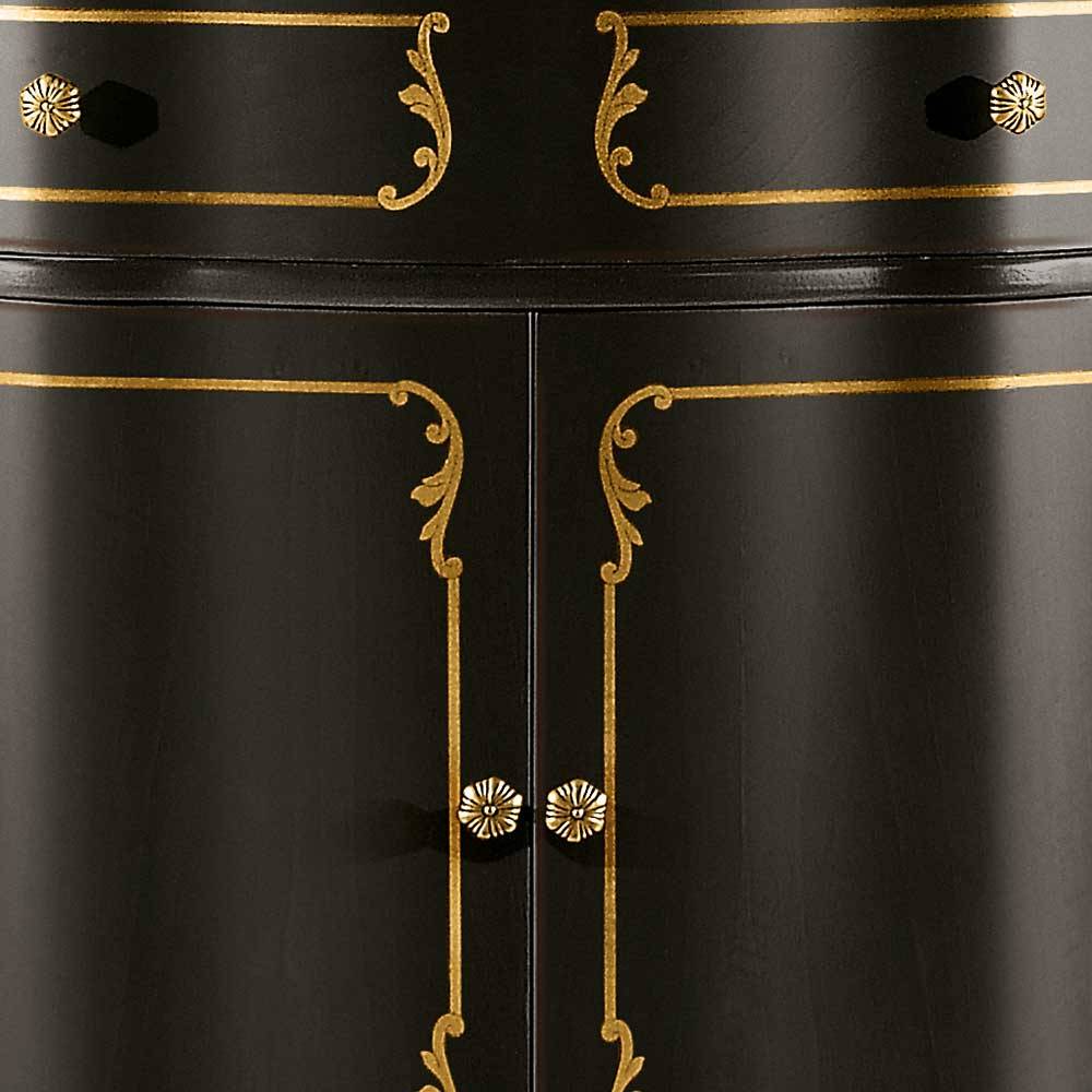 Front der schwarzen Kommode mit goldenen Türgriffen und detaillierten Zierlinien – Julya