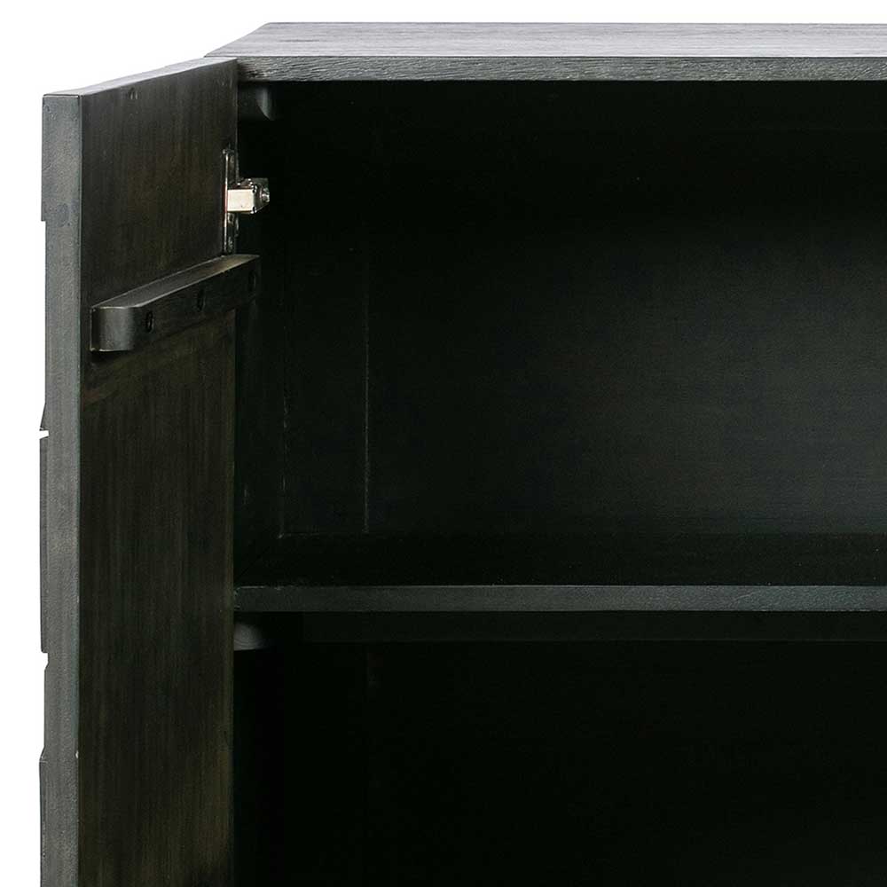 Offene Tür des schwarzen Sideboards, Detail des Scharniers und des Innenraums – Eiken