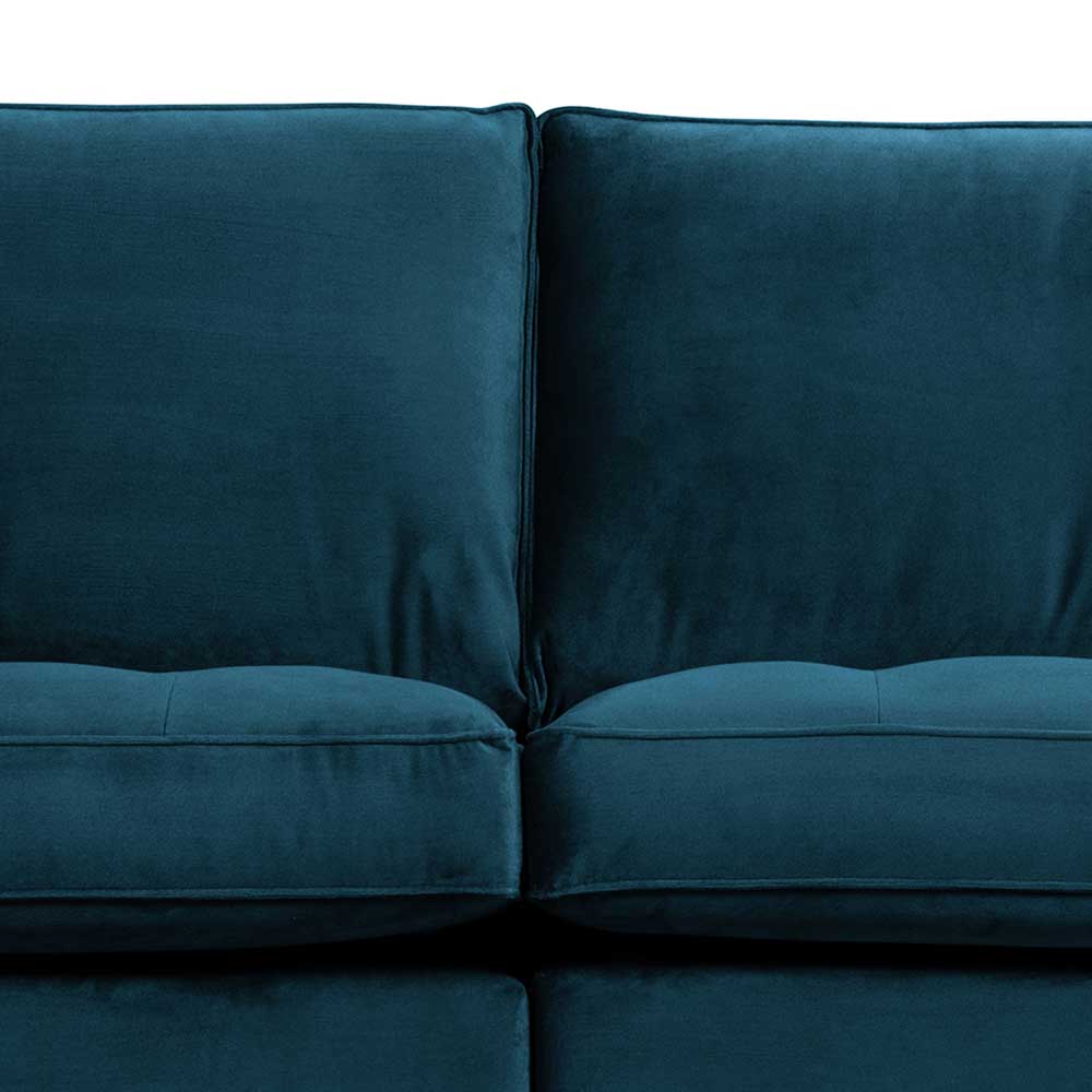 Nahaufnahme der beiden weichen Sitz- und Rückenkissen des blauen Sofas – Cumagon