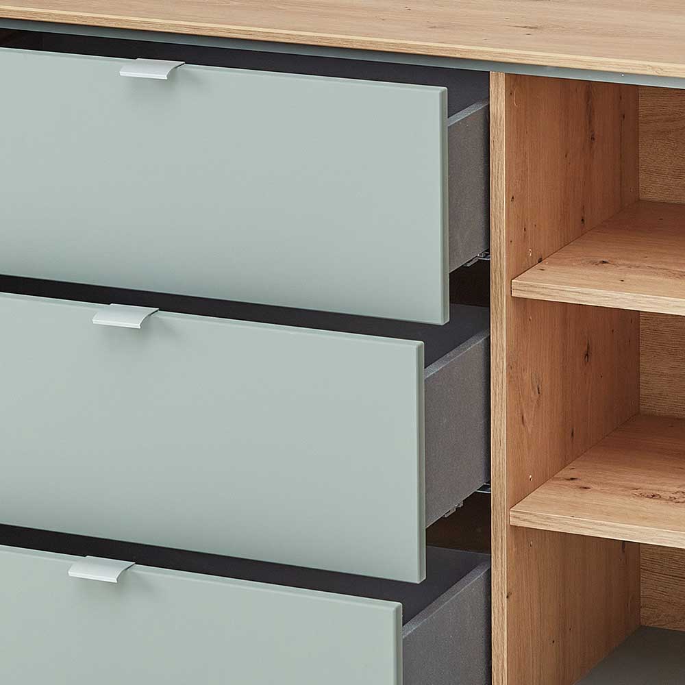 Drei ausziehbare Schubladen des Sideboards mit heller Holzoptik im Innenbereich – Yoan
