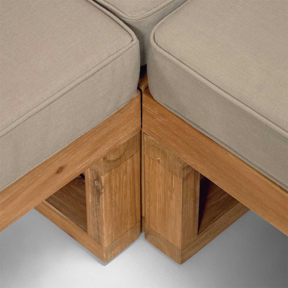 Verbindungselemente des modularen Akazien Garten Ecksofas mit beigen Kissen – Captino