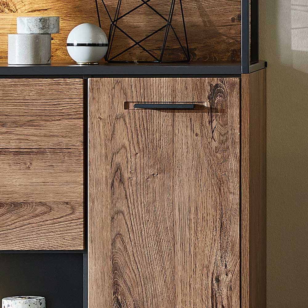 Highboard für Wohnzimmer in Eichenoptik mit schwarzem Griff und offener Ablagefläche – Xindus