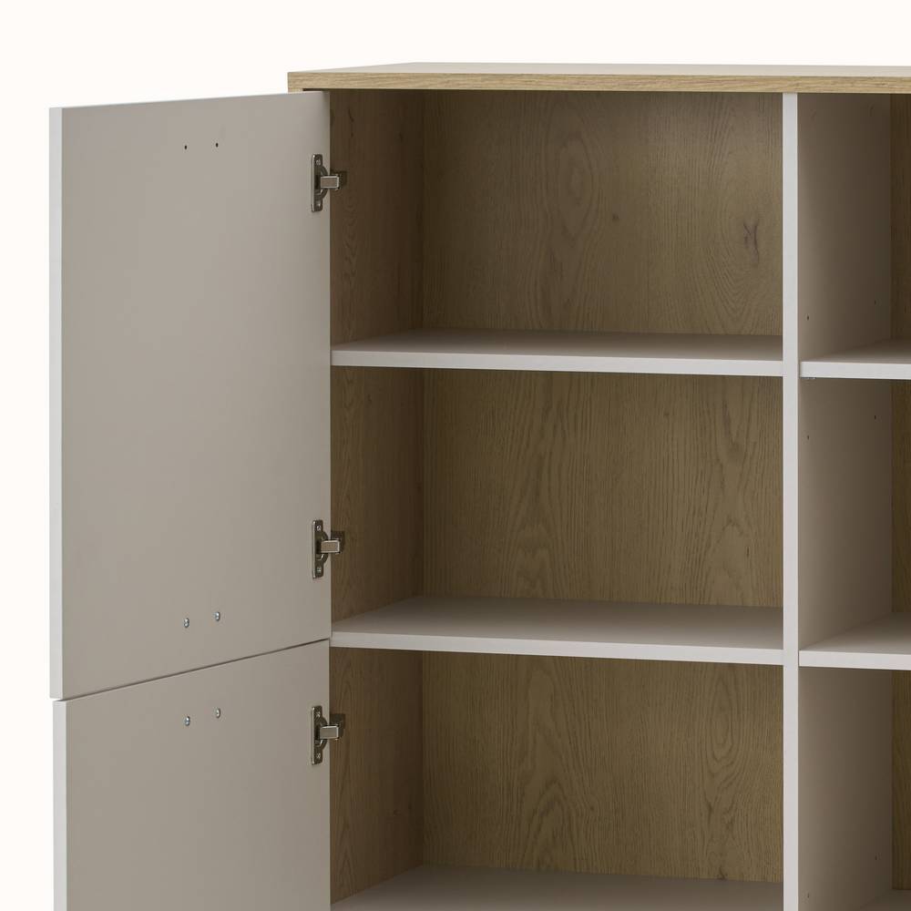 Highboard mit offener Tür, Innenansicht der Regalfächer in Beige und Eiche Holzoptik – Dasanti