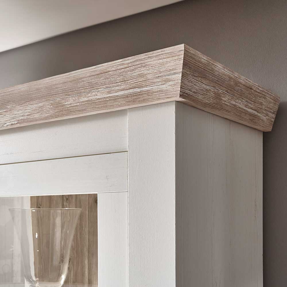Oberer Abschluss der Wohnzimmer Vitrine mit heller Holzmaserung im Landhausstil – Nedita