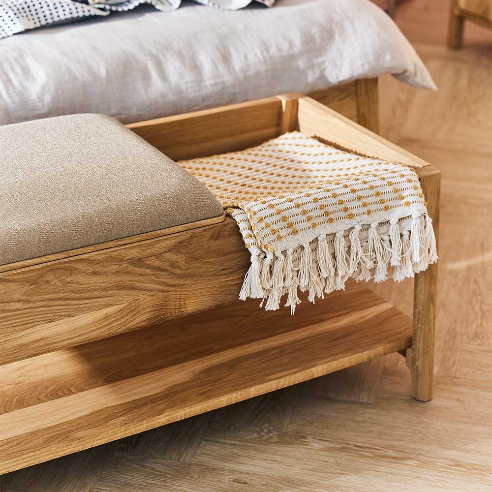Garderobenbank mit Sitzpolster und Ablagefach für Decken und Kissen im Schlafzimmer – Laida