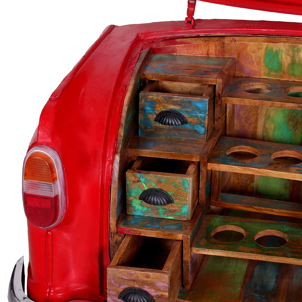 Innenansicht des Auto Bar Schranks mit bunten Holzschubladen und Flaschenhaltern – Rabbia