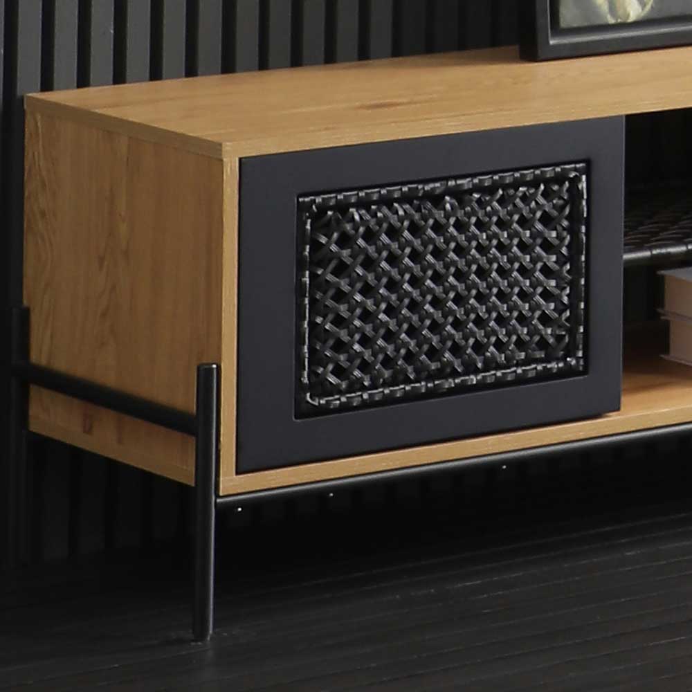 Ausgefallenes TV Board mit Kunstrattan Einsätzen - Zavias