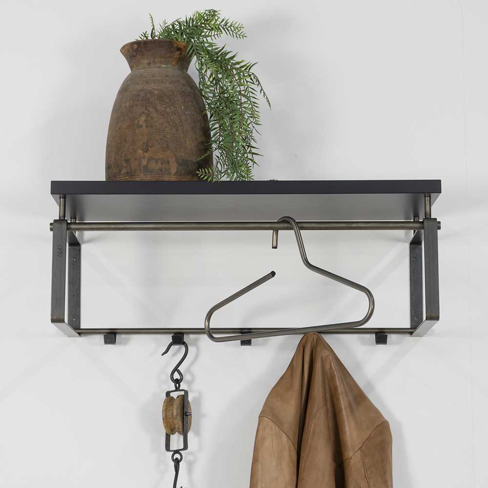 Hängende Garderobe mit schwarzem Ablagebrett, Kleiderstange und Haken im Industrial Design – Satroni