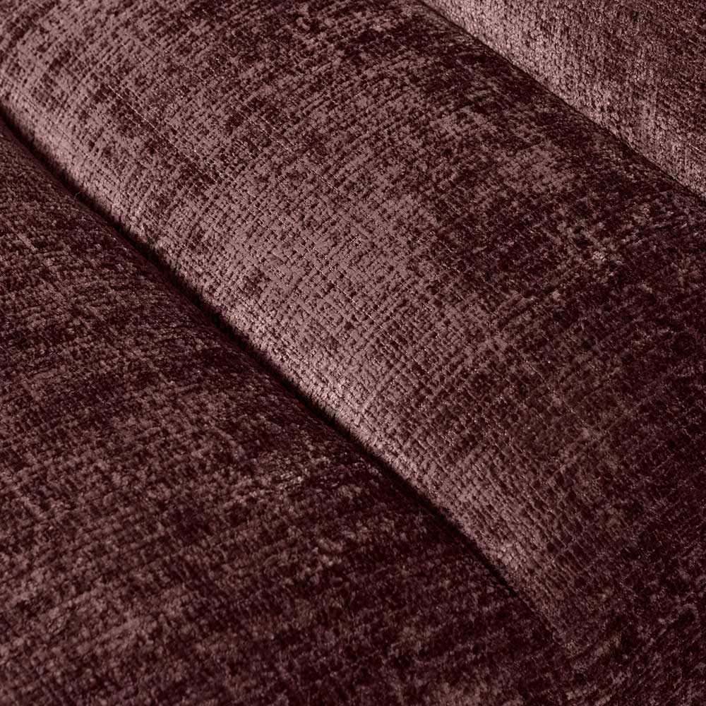 Nahansicht der weichen Chenille-Polsterung in Violett mit reicher Oberflächenstruktur – Kavos