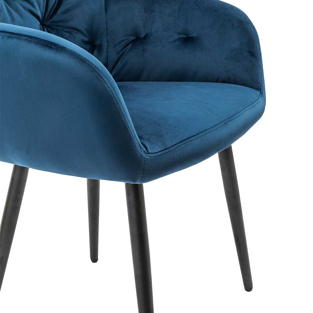 Blaue Samt-Sitzfläche mit sichtbaren Nähten und schlanken schwarzen Metallbeinen des Stuhls – Coridar
