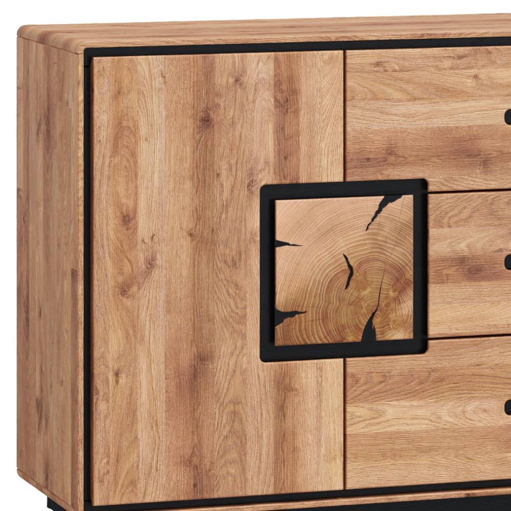 Detailansicht der Wildeiche Holzmaserung und schwarzen Rahmen an der Tür des Sideboards – Shipper