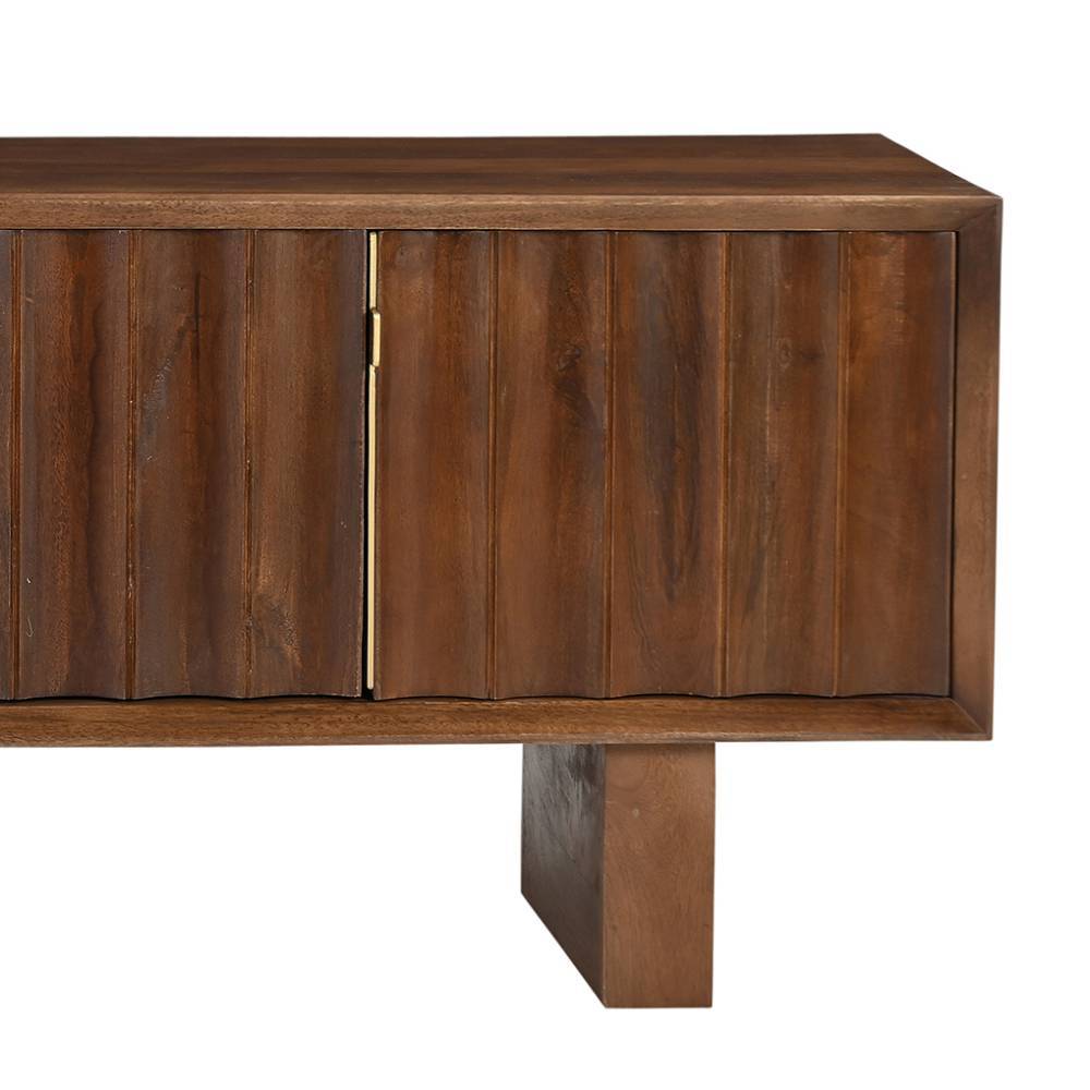 TV Lowboard aus Mangoholz mit geriffelter Front und elegantem goldenen Griff Detailansicht – Tanky