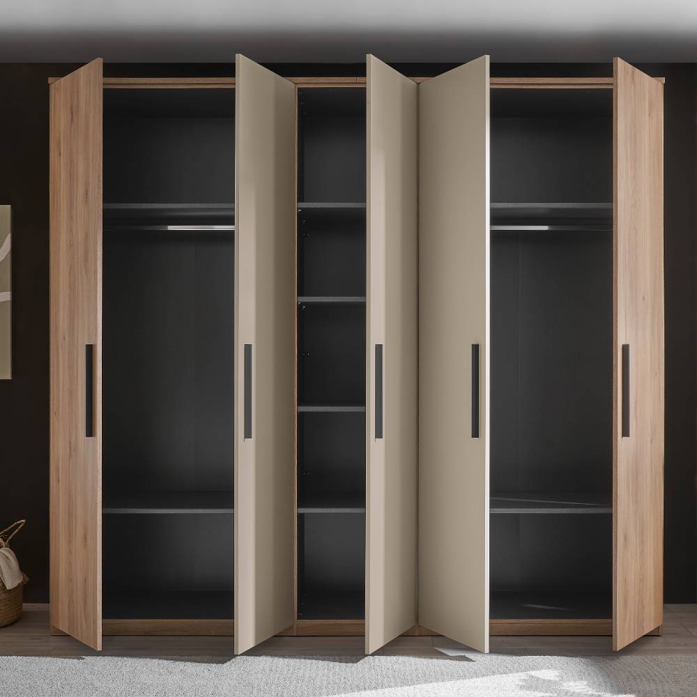 Offener Kleiderschrank mit fünf Türen, Innenfächern, Kleiderstangen und Holzoptik-Seiten – Castagno