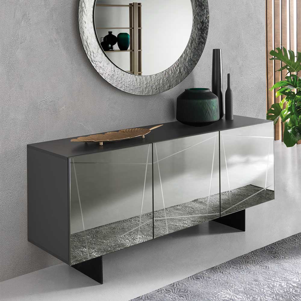 Modernes Sideboard mit drei Spiegeltüren in Rauchgrau und schwarzen Füßen – Odangelo