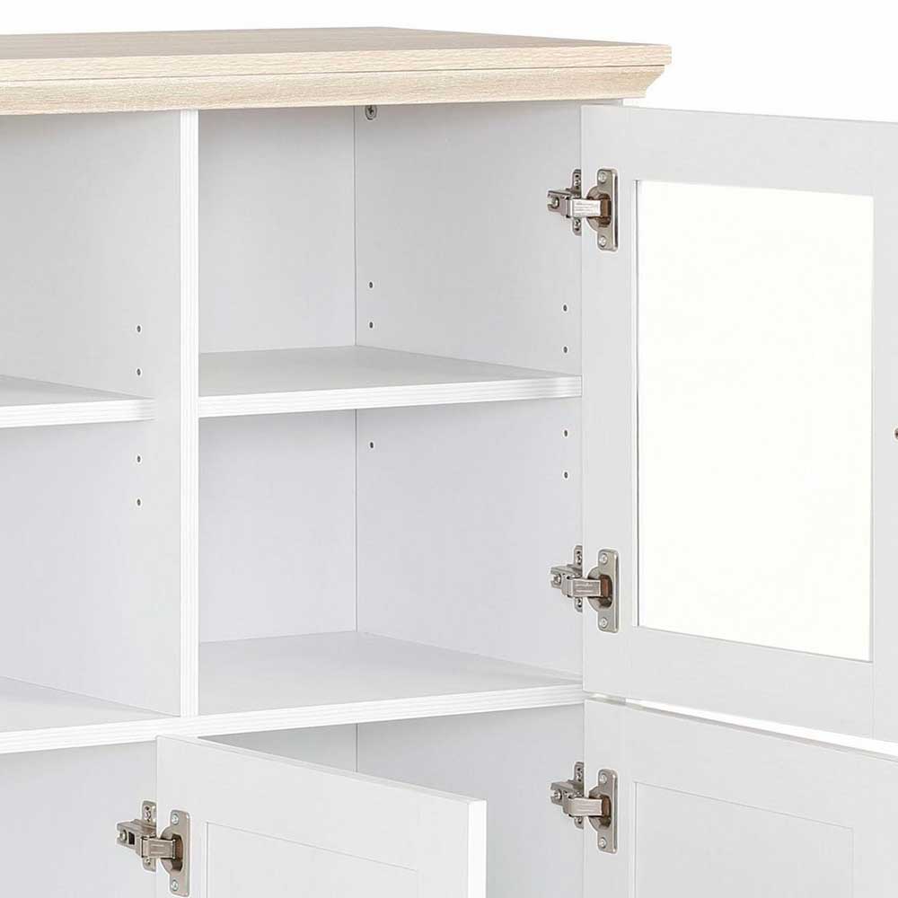 Offene obere Fächer und Vitrinentür des weißen Highboards mit sichtbaren Regalböden – Akedra