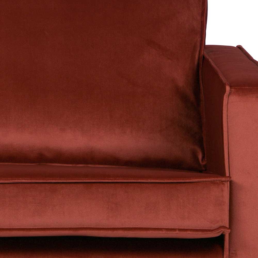 Rechte Seitenansicht der Polsterung und Armlehne der rotbraunen Samt Zweisitzer Couch – Enzing
