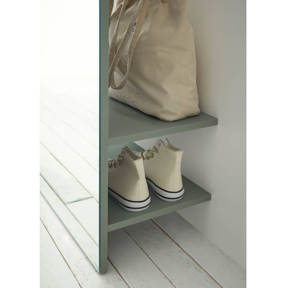Zwei praktische Ablagefächer der Garderobenkombination für Schuhe und Taschen – Socotta