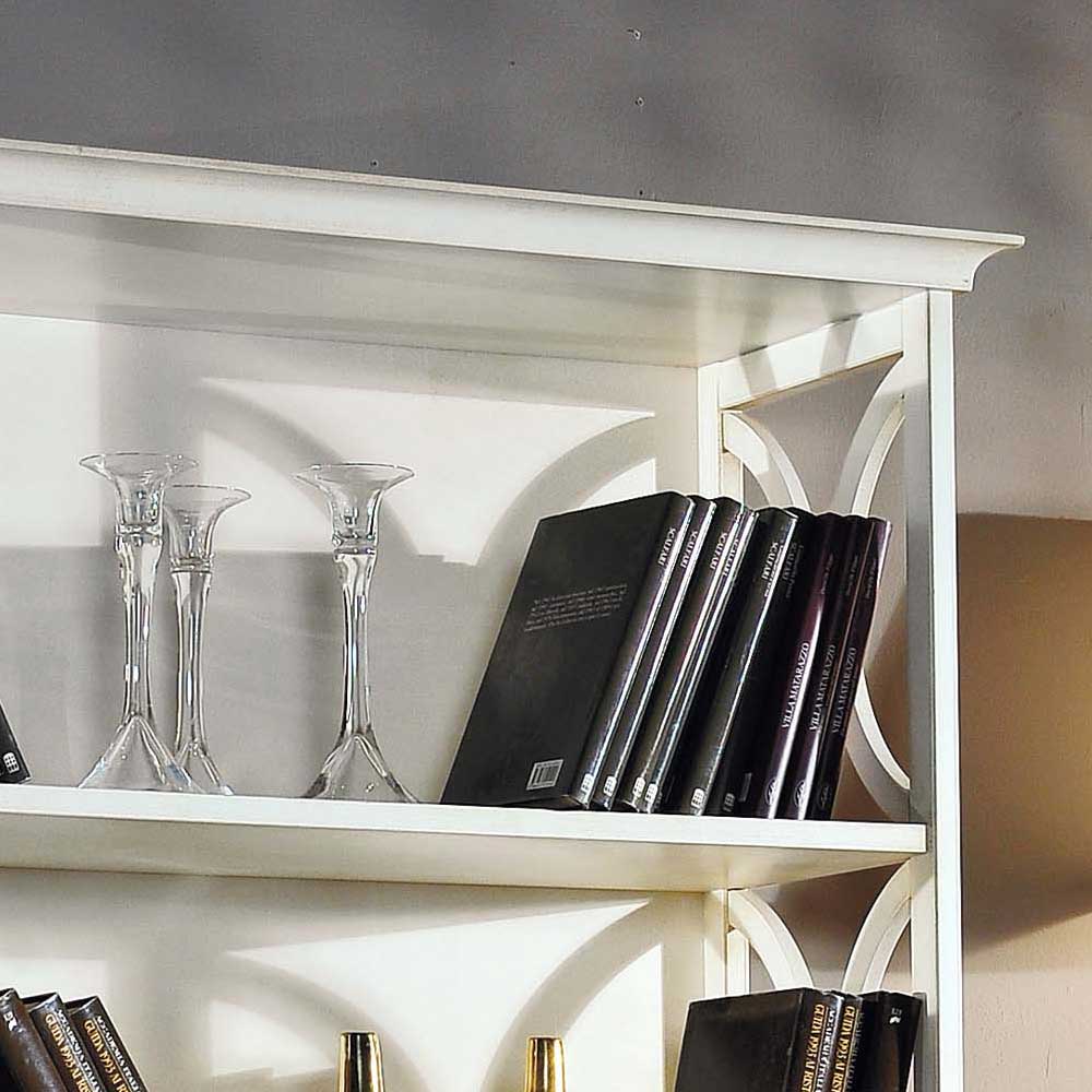 Oberes Regalbrett des weißen Bücherregals mit eleganten Seitenverzierungen – Baciare