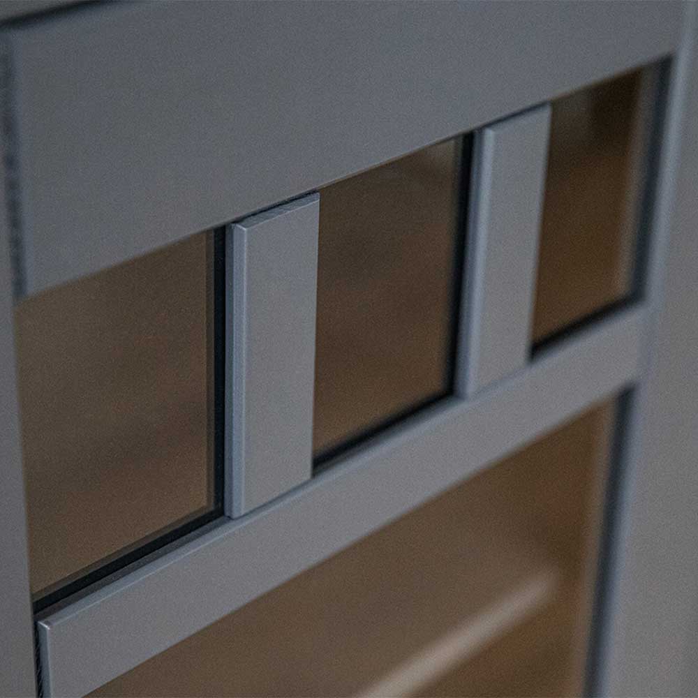 Modern Country Vitrine in Grau & Kiefer - Eromsia
