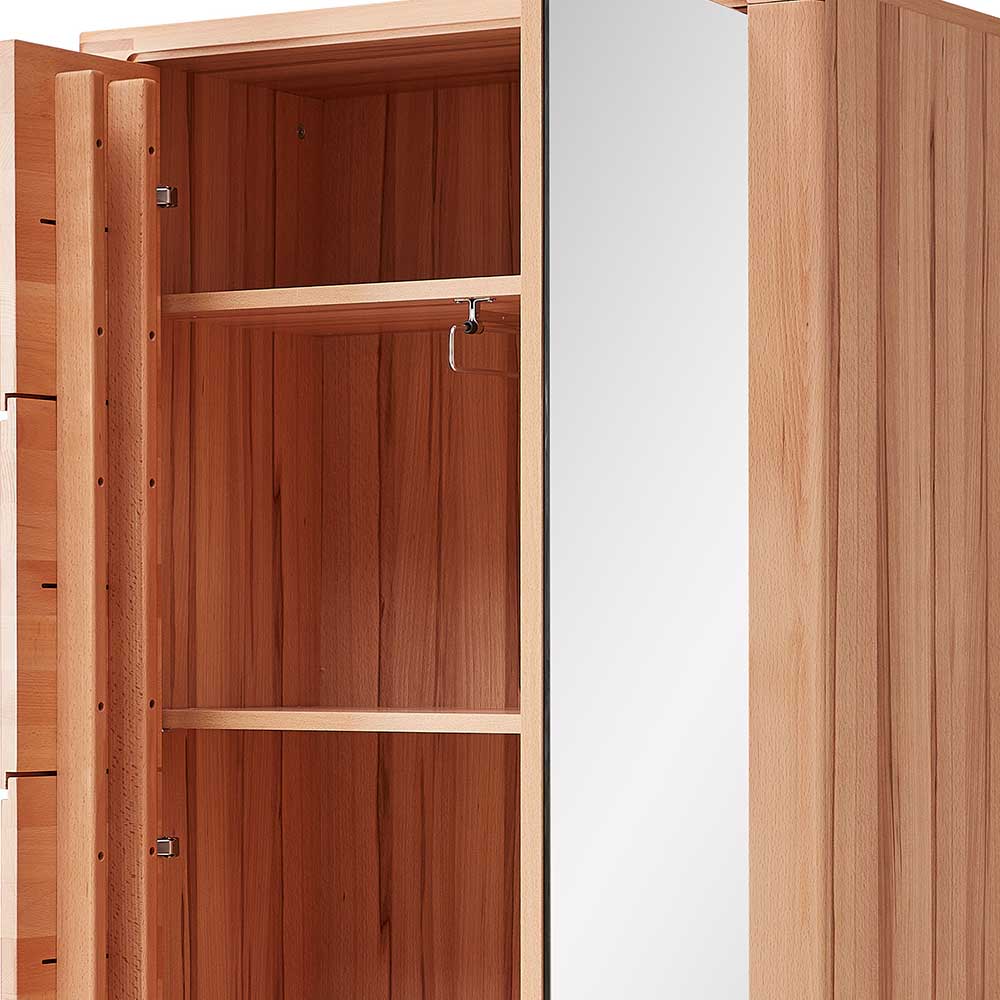 Innenansicht des Garderobenschranks mit praktischer Kleiderstange und mehreren Ablagefächern aus Holz – Viktorion