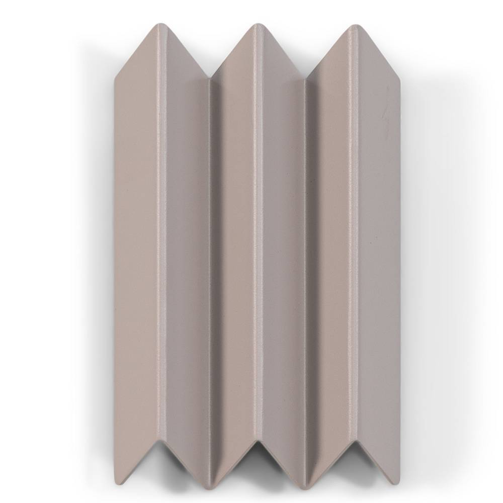 Designgarderobe in Taupe mit markantem Faltendesign für moderne Flure – Arjas