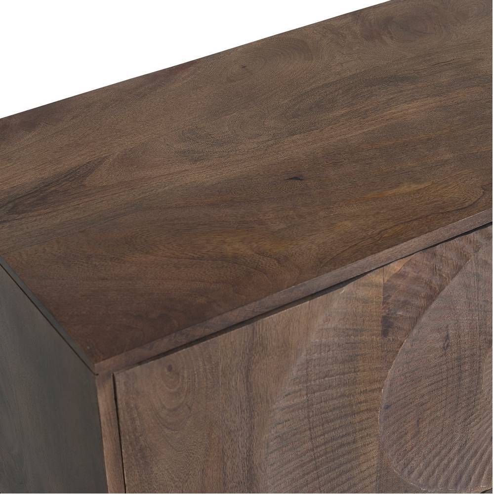 Holzmaserung der Oberfläche des walnussbraunen TV Sideboards für Mediengeräte – Epos