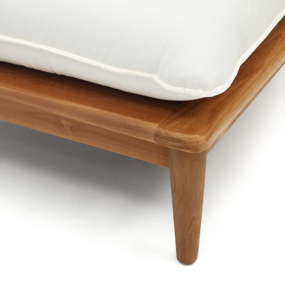 Modulsofa Teak Holzrahmen Detail mit eleganten konischen Beinen und Sitzkante 
 Palm