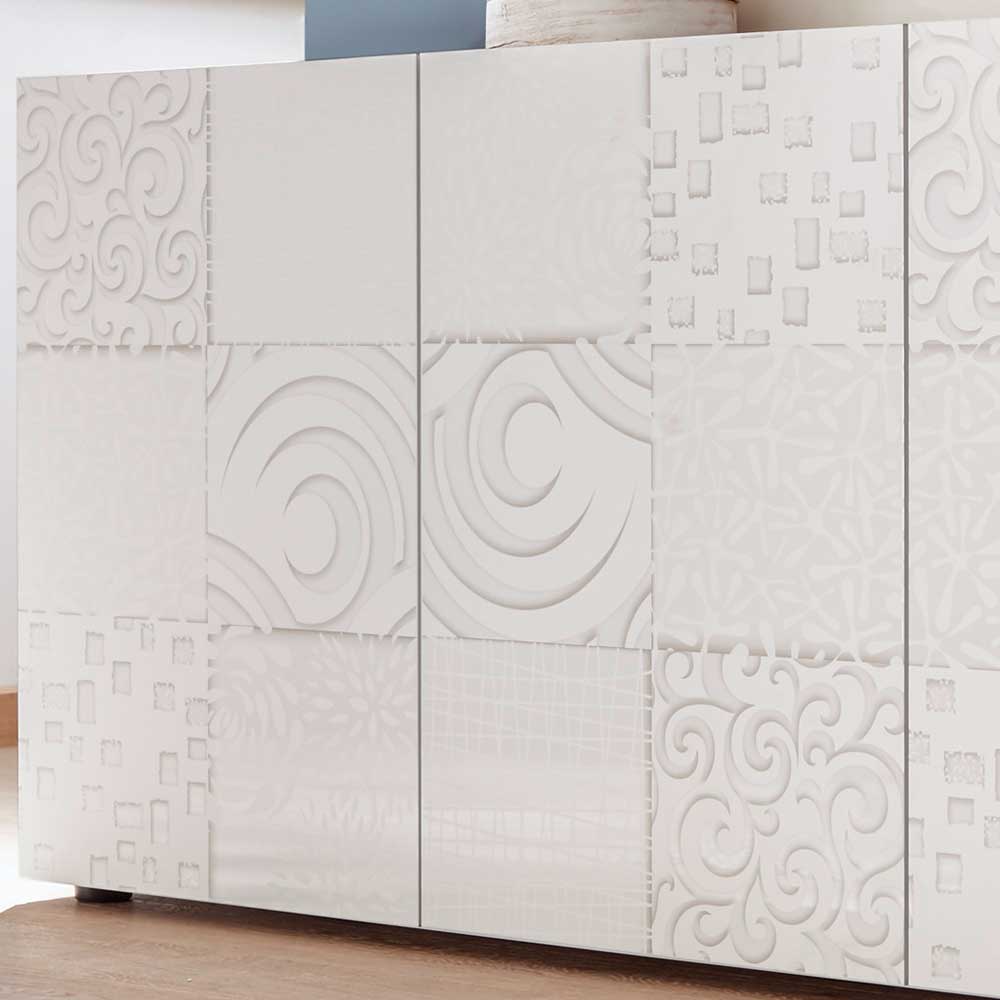 Weiße hochglänzende Sideboard-Front mit vielfältigen reliefartigen Mustern auf den Schranktüren – Vascaub