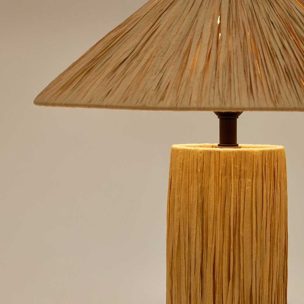 Design Tischlampe aus Raffia Bast, Detail der strukturierten Oberfläche in Natur – Holdywas