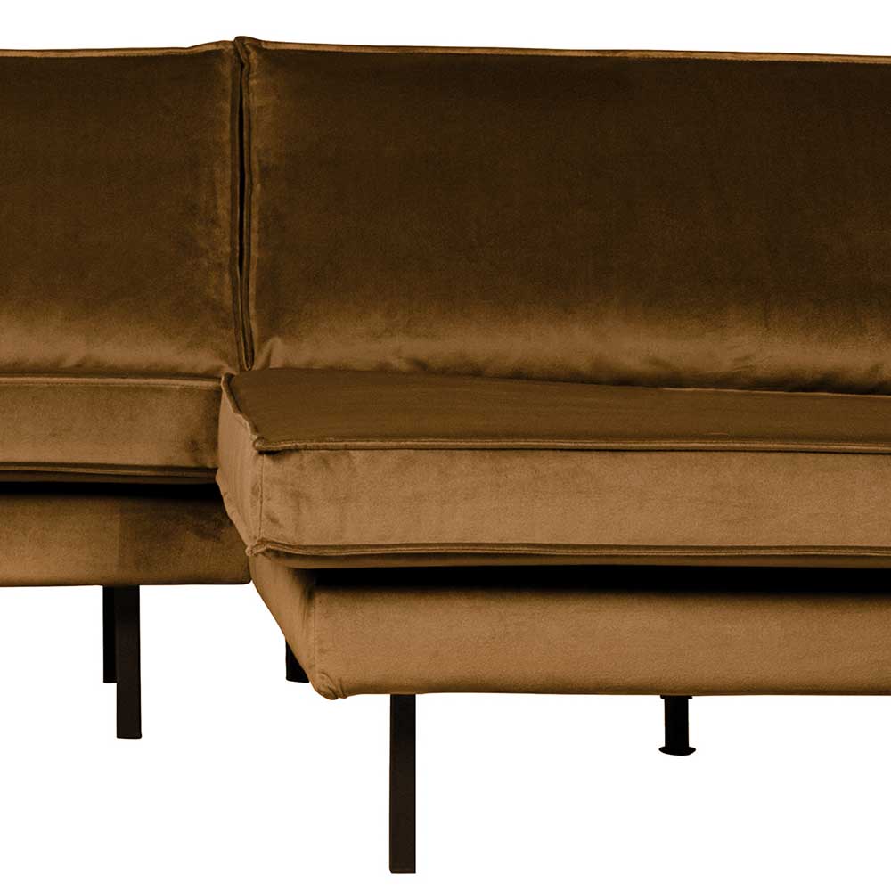 Eckbereich und bequeme Sitzkissen der honigfarbenen Samt L-Couch – Saguan