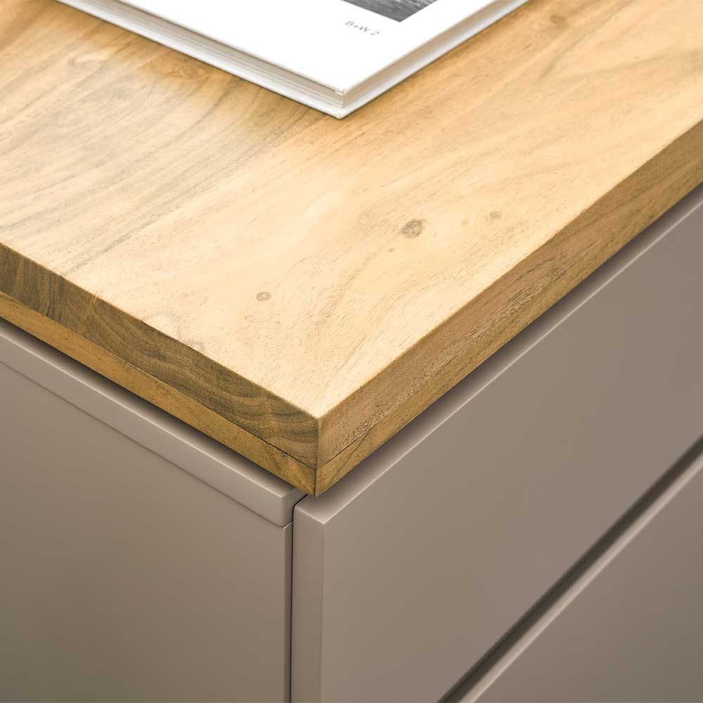 Holzplatte der Kommode mit natürlicher Maserung und Farbe, hochwertige Verarbeitung – Anja