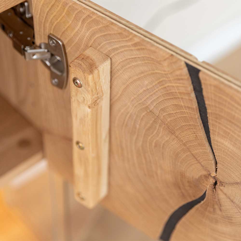 Eichenholz Hängevitrine mit Hirnholz Applikation - Deruta
