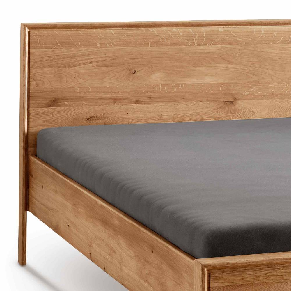 Wildeiche Bett in moderner Optik - Waving