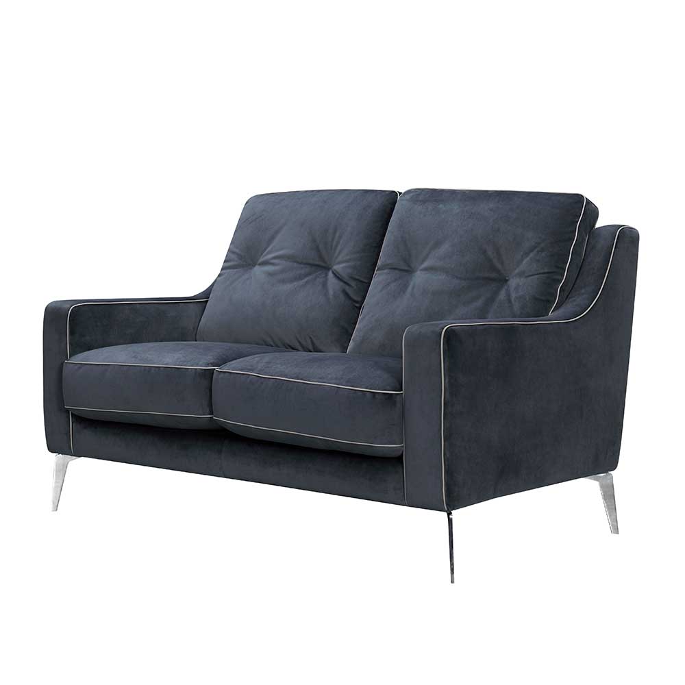 Schräge Ansicht des 2er Samtsofas in Dunkelblau mit Nosagunterfederung und modernen Metallfüßen – Sesedra