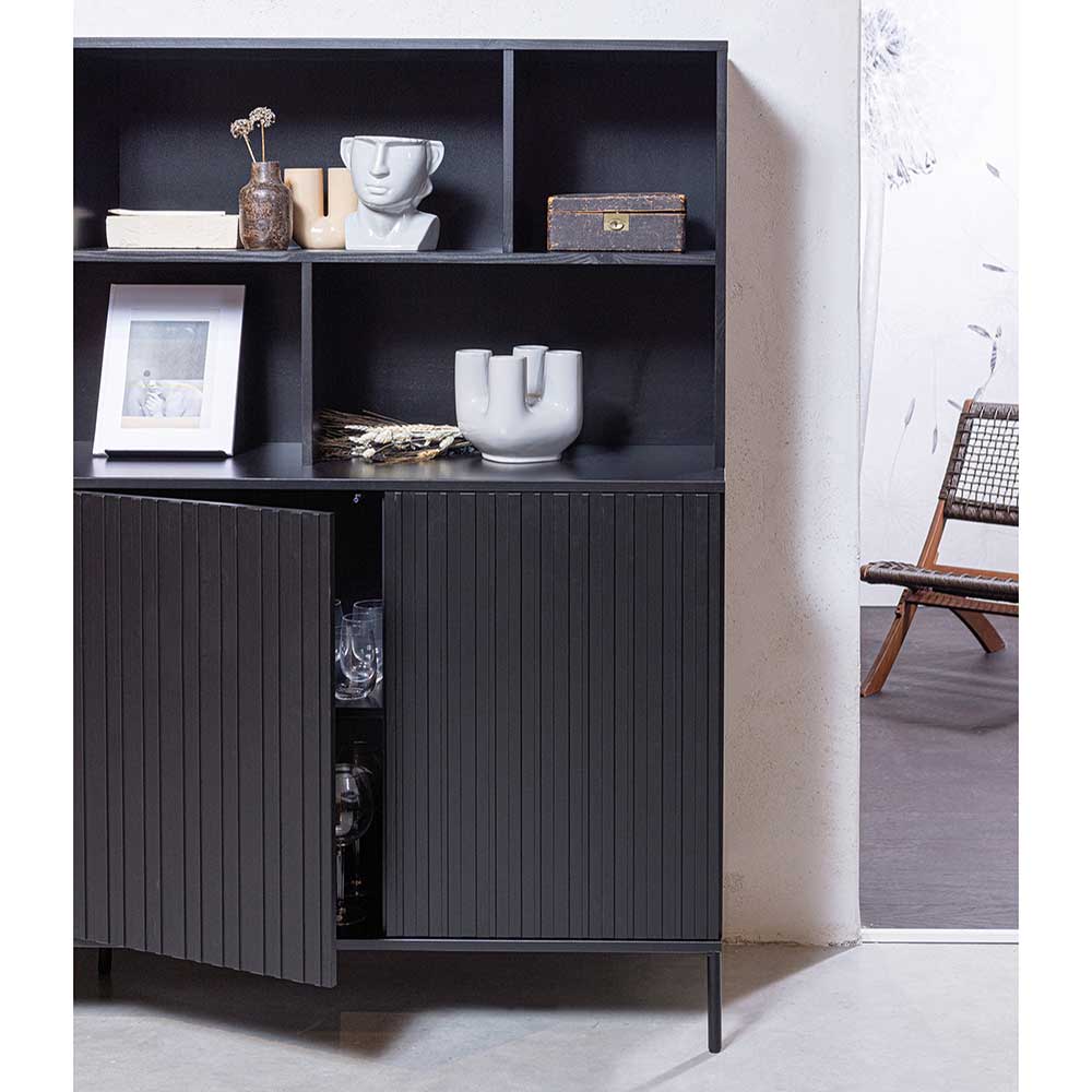 Schwarzes Skandi Sideboard mit Lamellentüren und offenen Regalfächern für Wohnzimmer – Princiva