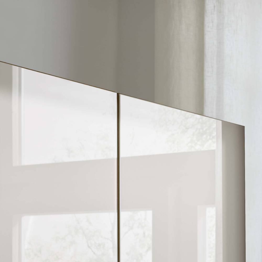 Glänzende Schranktüren in hellem Beige mit hochglänzender Lackoptik – Dilacco