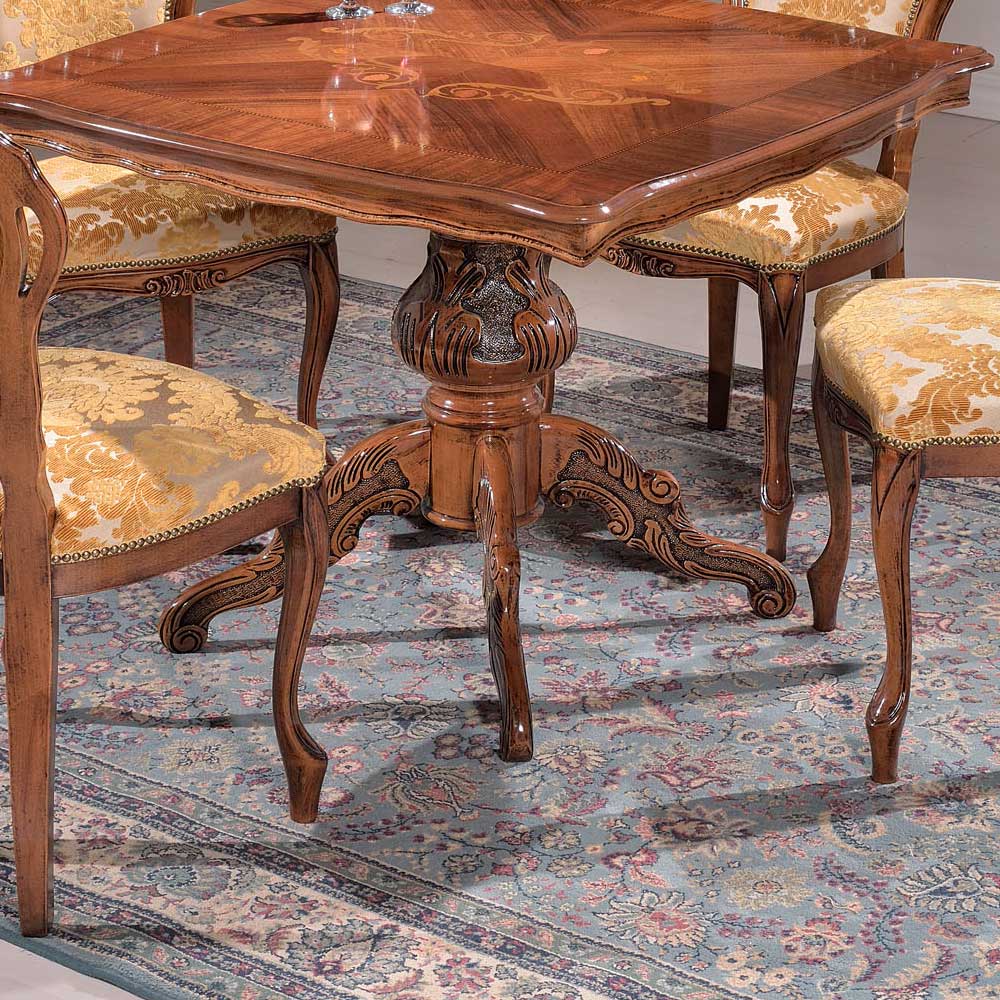 Quadratischer Barock Esstisch mit detailreich geschnitztem Nussbaumholzfuß und eleganter Furnierplatte – Magari