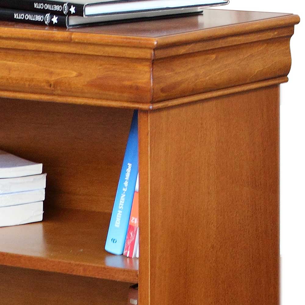 Hölzernes Bücherregal Detail der oberen Ablagefläche mit eleganter Kante – Kimms