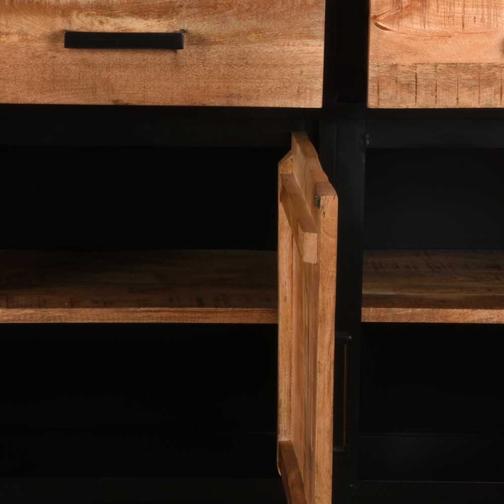 Innenansicht der offenen Schrankfächer des Industrial Sideboards mit praktischen Ablageflächen – Piatrasun