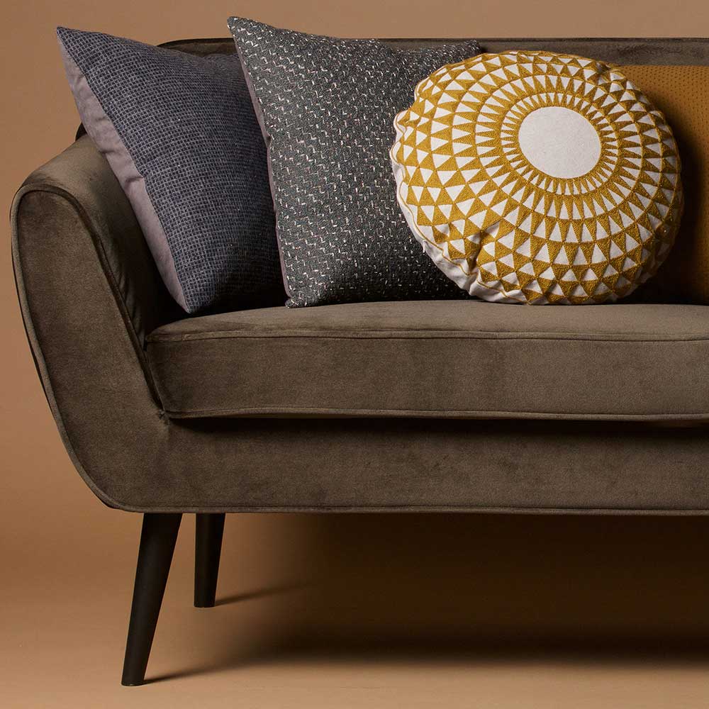 Breites Sofa Furios im Retrostil